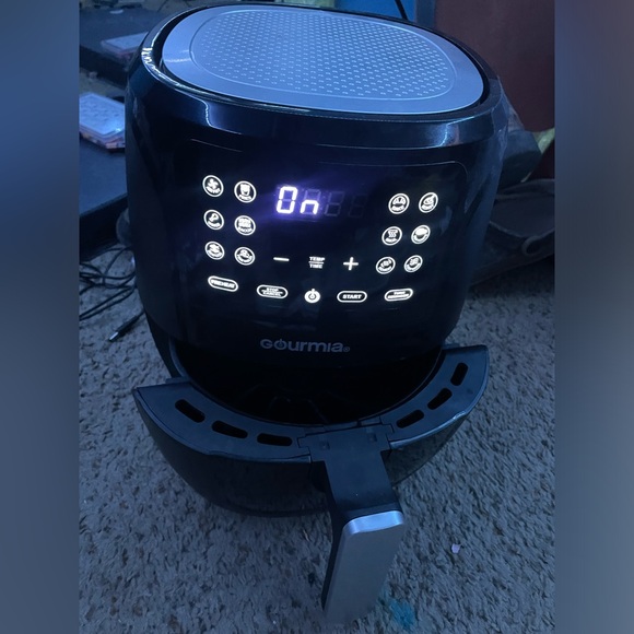 Gourmia Air Fryer - Picture 2 of 2